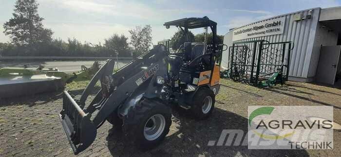 GiANT G2300 HD Kolové nakladače