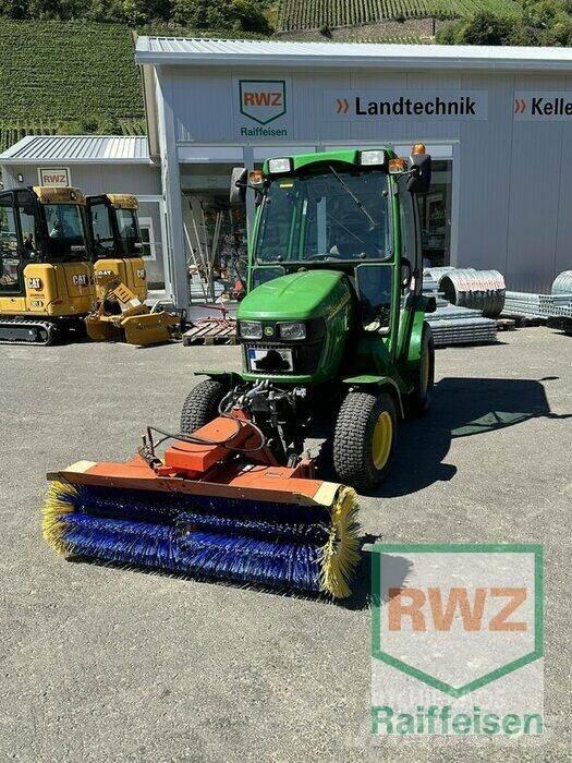 John Deere 2320 Kompaktní traktory
