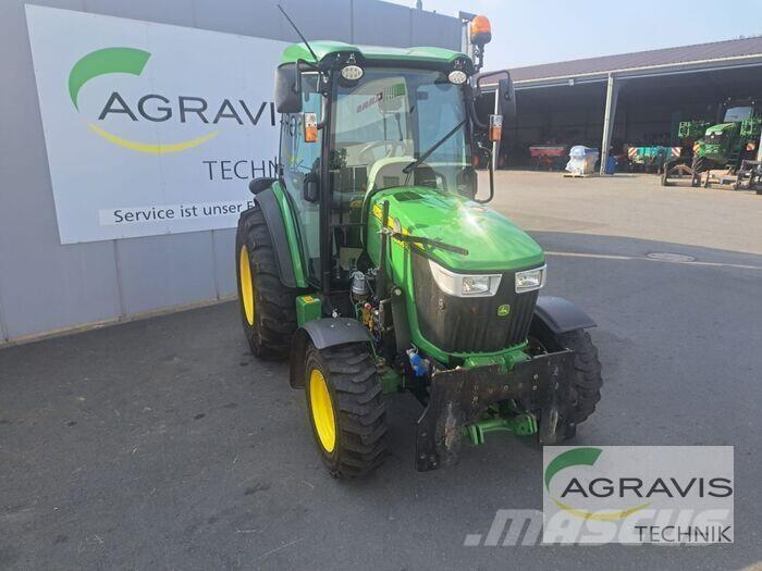 John Deere 4066 R Traktory