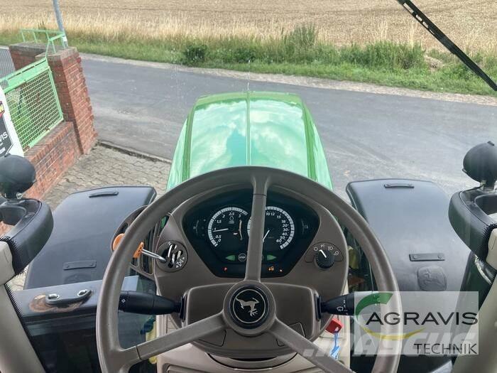John Deere 6215 R Traktory
