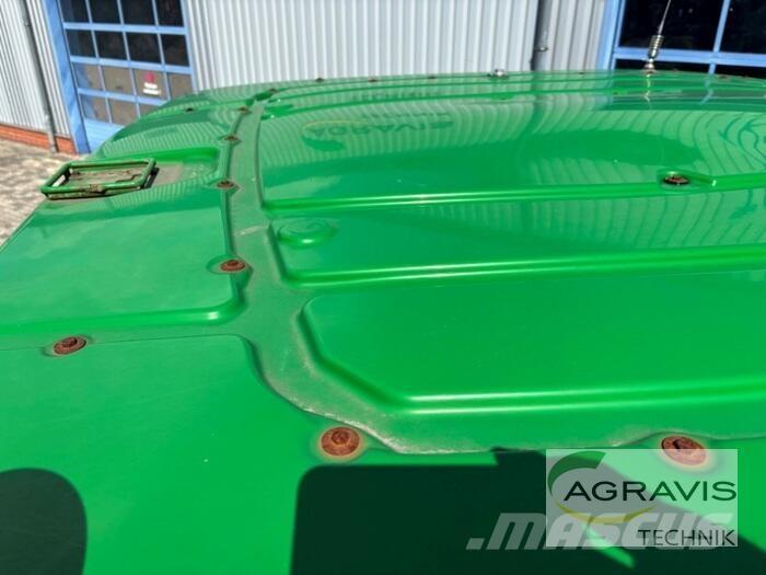 John Deere 8320 R Traktory