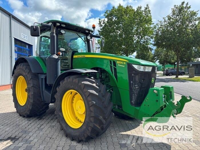 John Deere 8320 R Traktory