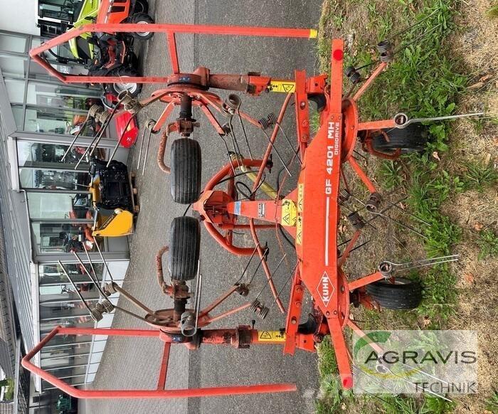 Kuhn GF 4201 MH Obraceče a shrabovače sena