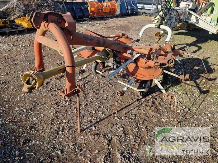 Kuhn GF 452 M Obraceče a shrabovače sena