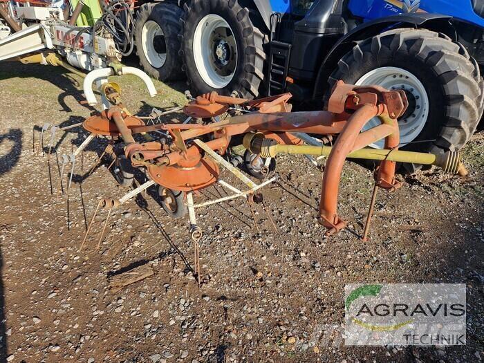 Kuhn GF 452 M Obraceče a shrabovače sena