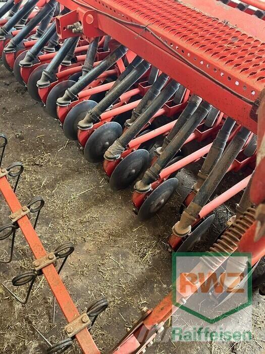 Kuhn INTEG2-3M / HR304D Mechanické secí stroje