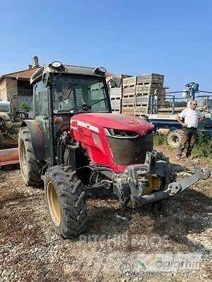 Massey Ferguson 3710 F Traktory
