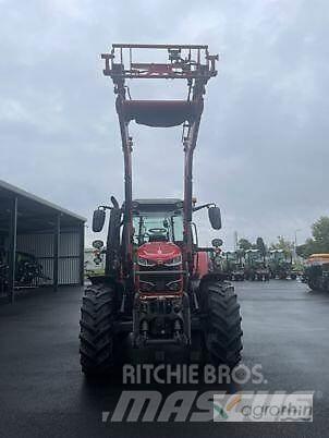 Massey Ferguson 6715S Traktory