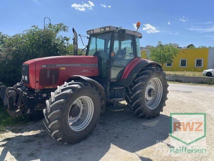 Massey Ferguson 8250-4 Traktory