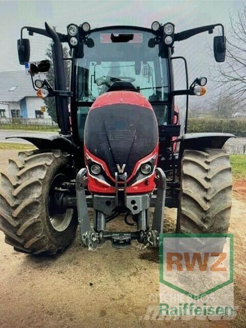 Valtra A85 Traktory