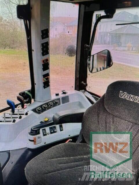 Valtra A85 Traktory
