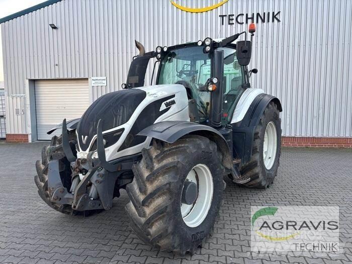 Valtra T 214 D Traktory