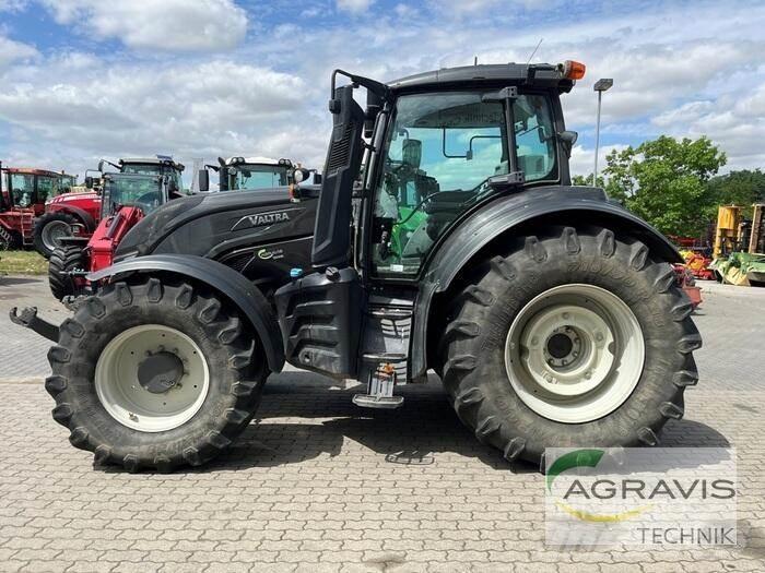 Valtra T 214 D 1B8 Traktory