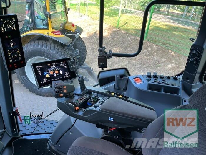 Valtra T255Versu Traktory