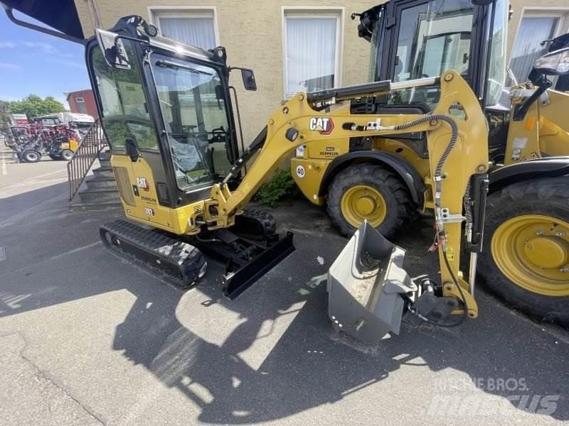 CAT 302CR-05A Mini rýpadla < 7t