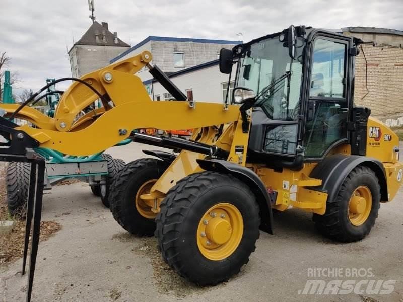 CAT 907 Kolové nakladače