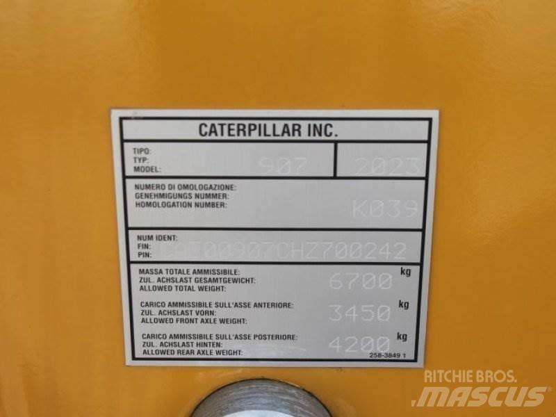 CAT 907 Kolové nakladače