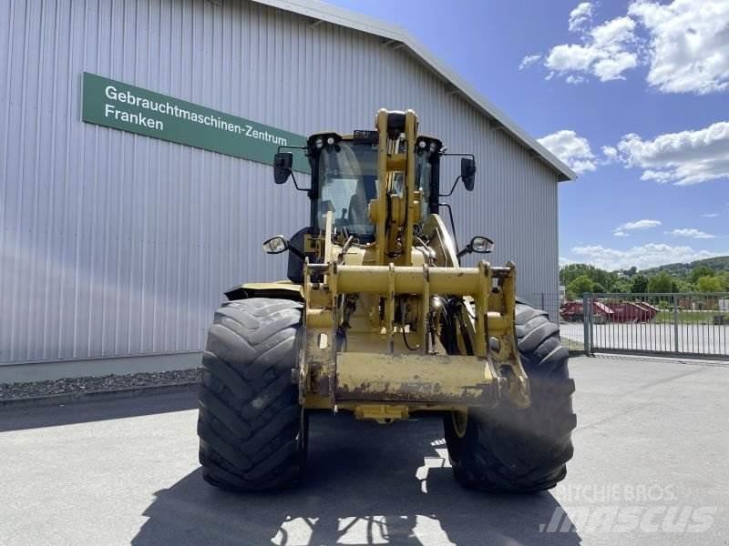 CAT 938M Kolové nakladače