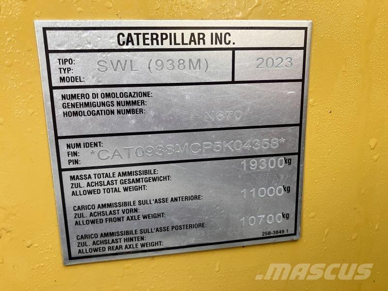 CAT 938M Kolové nakladače