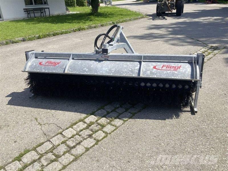 Fliegl TYP 700 Zametací stroje