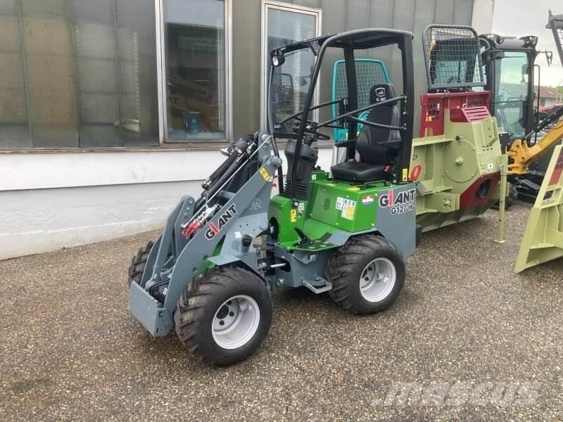 GiANT G 1200 Smykem řízené nakladače