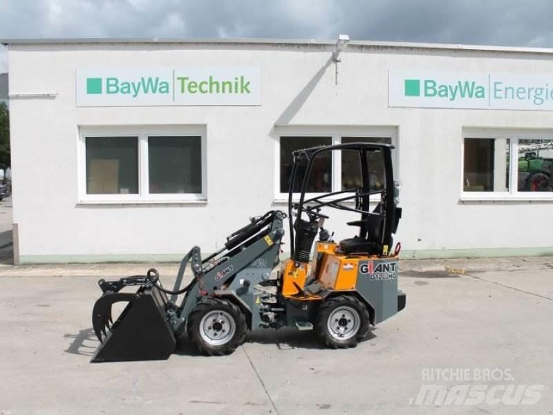 GiANT G 1200 Smykem řízené nakladače