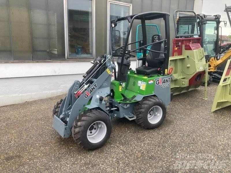 GiANT G1200 Smykem řízené nakladače
