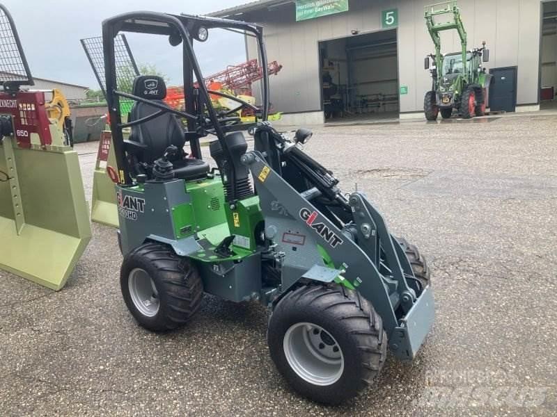 GiANT G1200 Smykem řízené nakladače