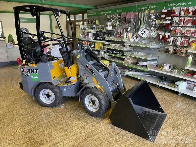 GiANT G1200 Smykem řízené nakladače