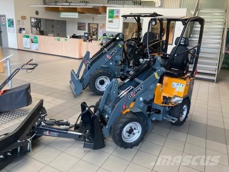 GiANT G1200 Smykem řízené nakladače