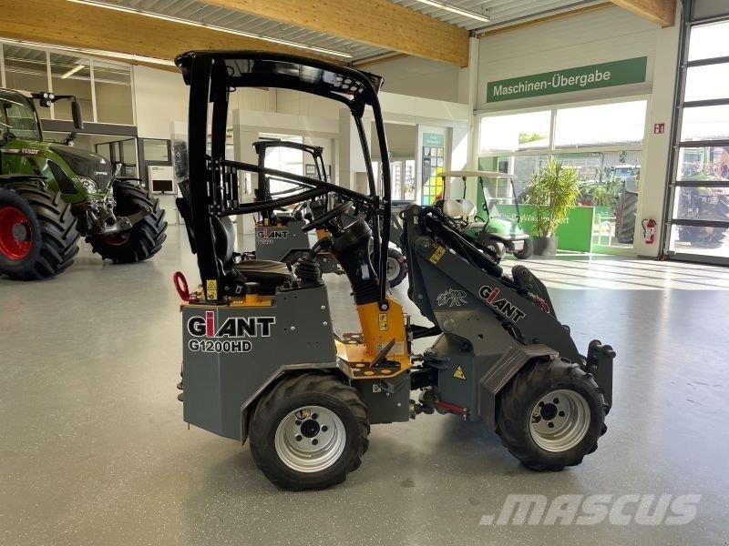 GiANT G1200 HD Smykem řízené nakladače
