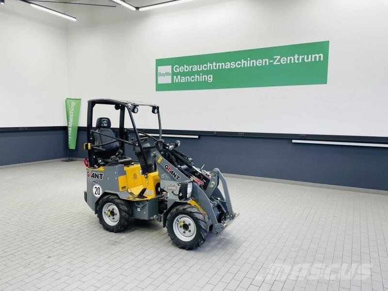 GiANT G1200 HD Smykem řízené nakladače