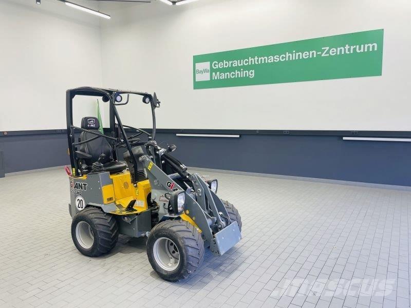 GiANT G1200 HD Smykem řízené nakladače