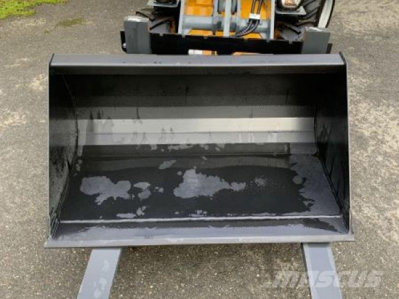 GiANT G1200 HD Smykem řízené nakladače