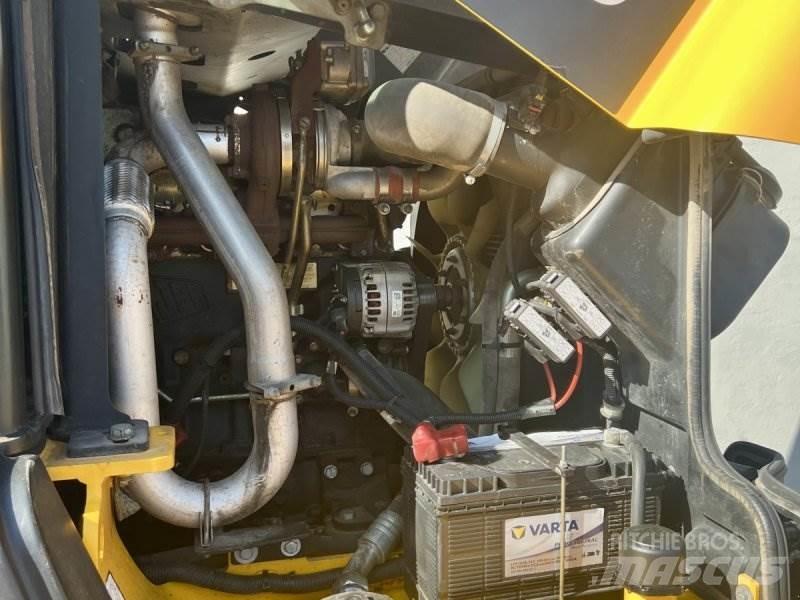 JCB TM 320 S Kolové nakladače