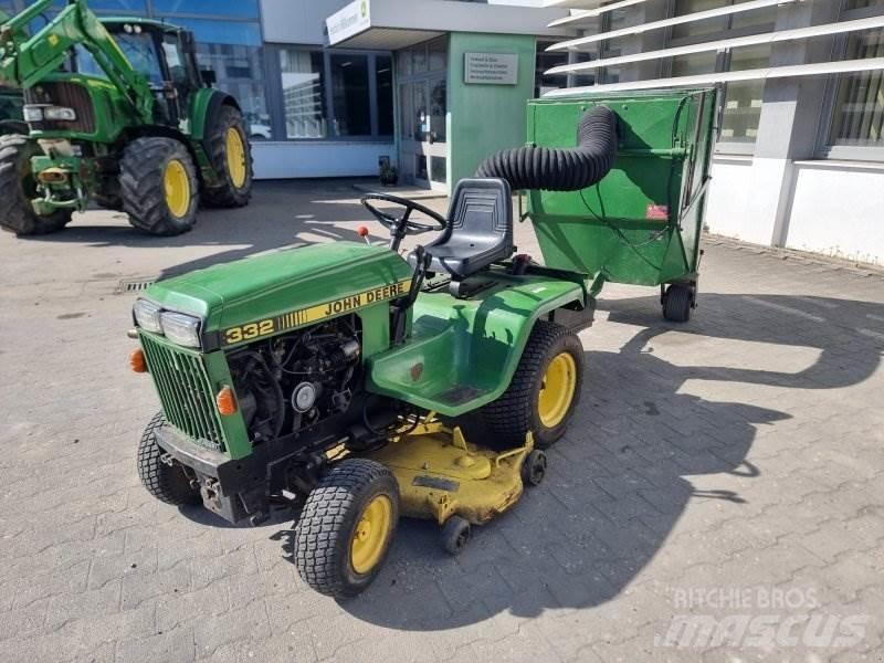 John Deere 332 Kompaktní traktory