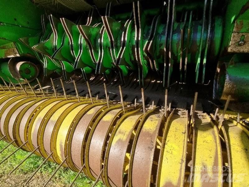 John Deere 592 Lis na válcové balíky