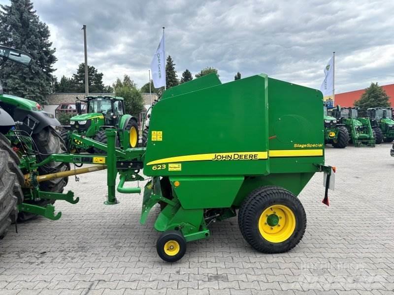 John Deere 623 Lis na válcové balíky