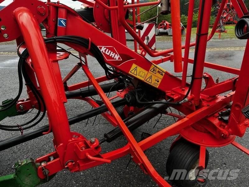 Kuhn GF 8702 Obraceče a shrabovače sena