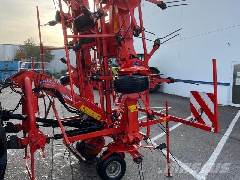 Kuhn GF 8702 Obraceče a shrabovače sena