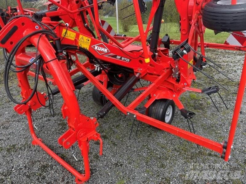 Kuhn GF 8703 Obraceče a shrabovače sena
