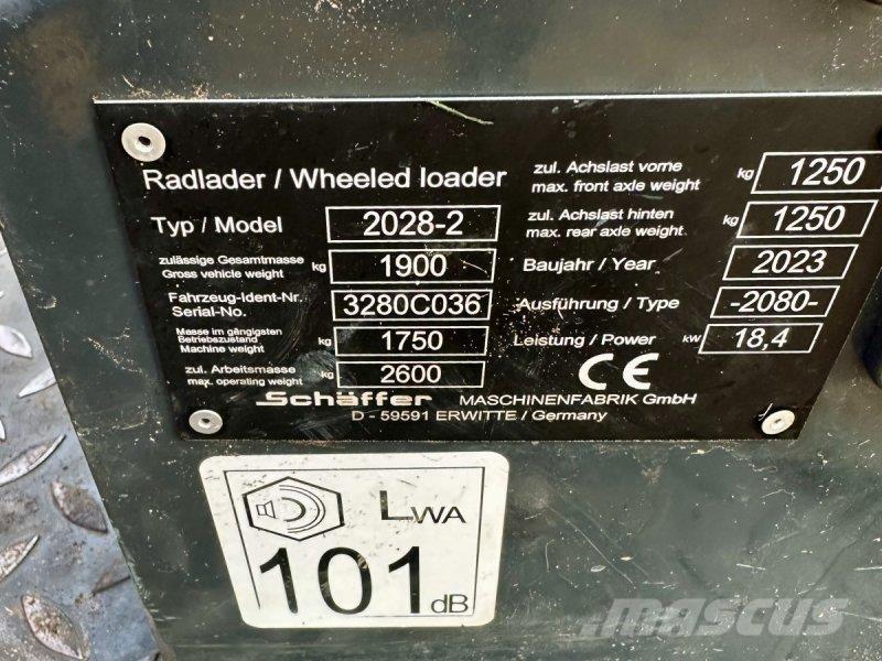 Schäffer 2028 Čelní nakladače a rypadla