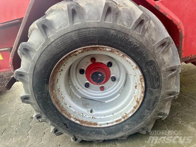 Schäffer 3550 Čelní nakladače a rypadla