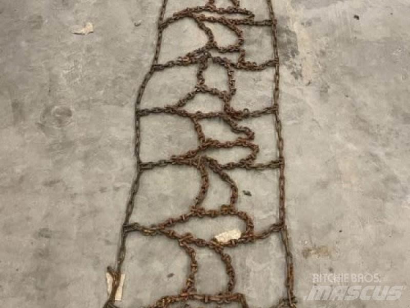  SCHNEEKETTEN Pásy, řetězy a podvozek