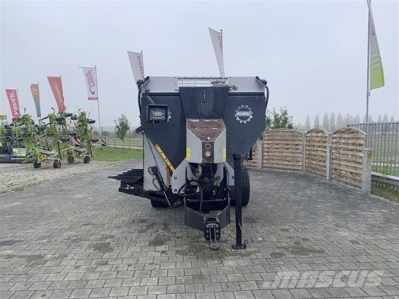 Titan 1100 Míchačky krmiva
