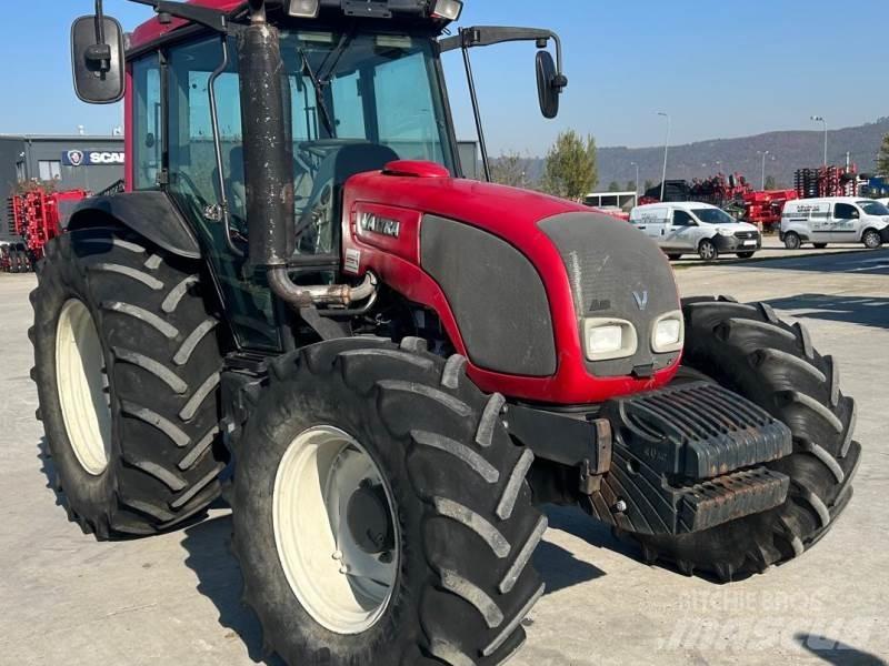 Valtra A93 H Traktory