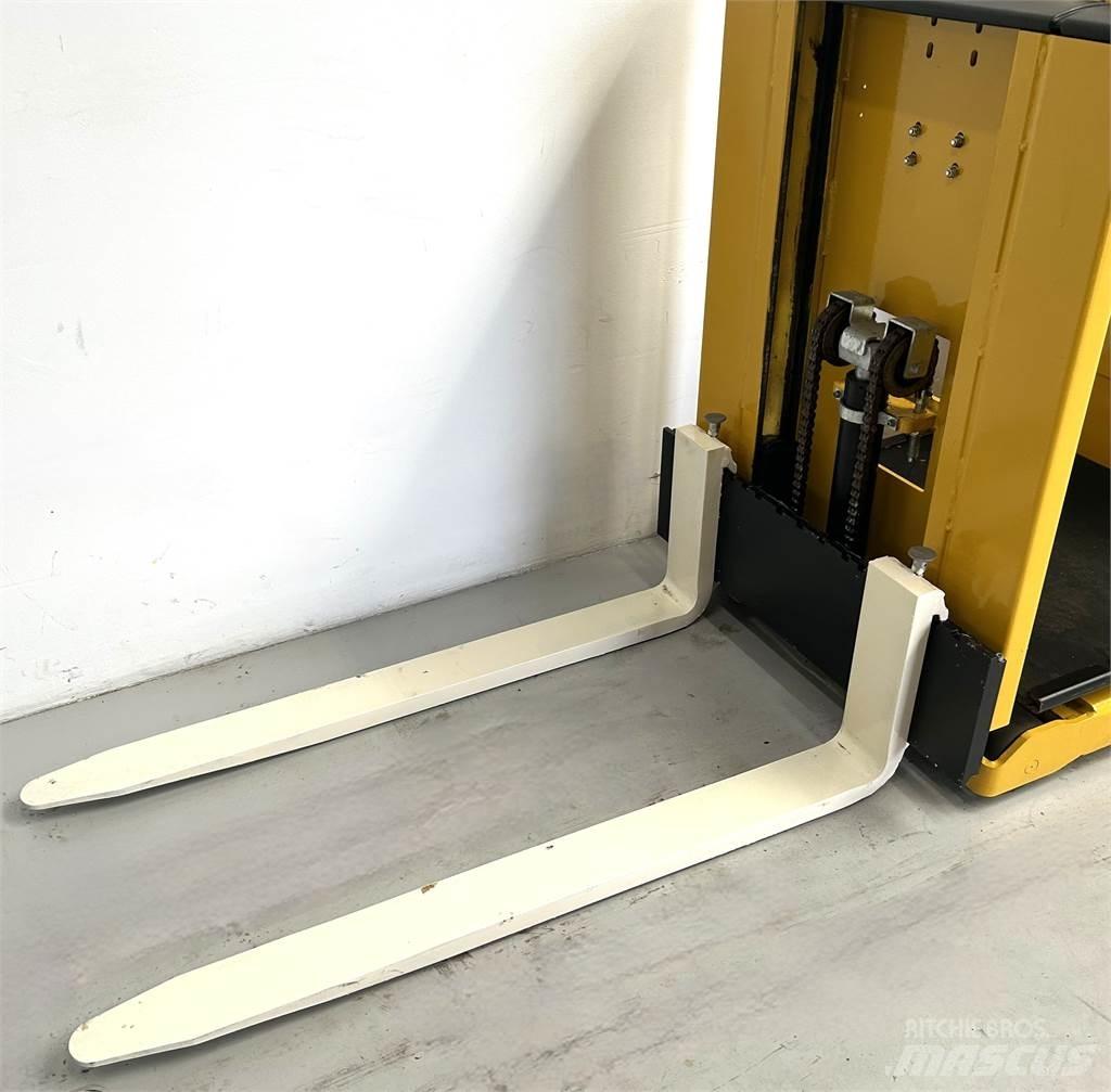 Hyster K1.0L Střednězdvižný vozík