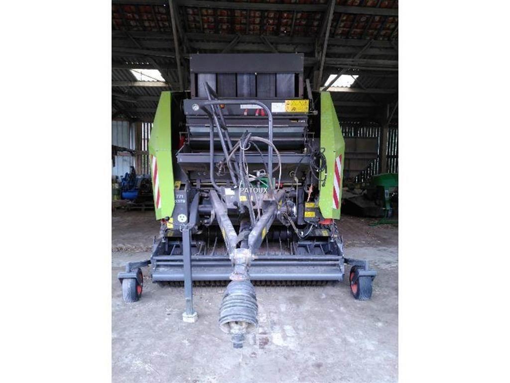 CLAAS VARIANT 370 Lis na válcové balíky
