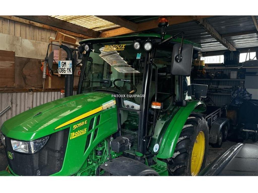 John Deere 5058E Traktory
