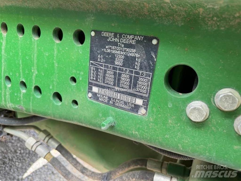 John Deere 6195M Traktory